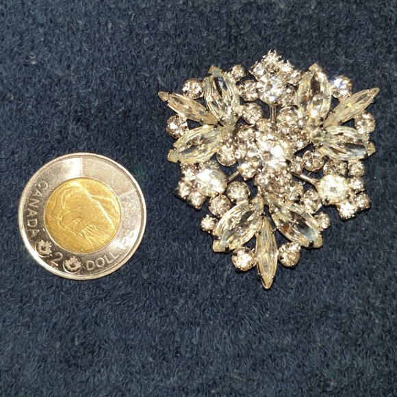 ✨ Vintage Sparkle — Exquisite White Rhinestone Brooch ✨ - Picture 4 of 11